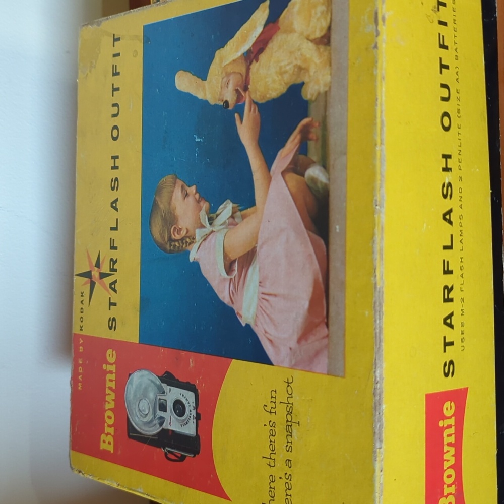 Vintage Kodak Brownie Starflash Outfit With Unused Black Film - Picture 8 of 9